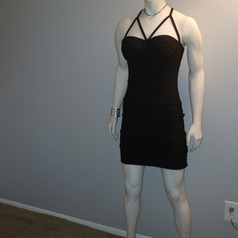 Black bodycon dress is a